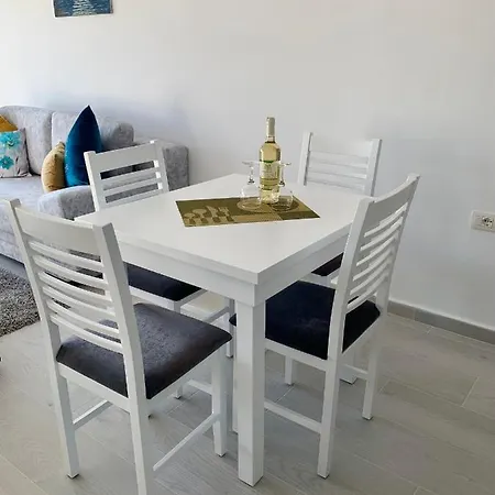 Apartment D&r's Summer Home!